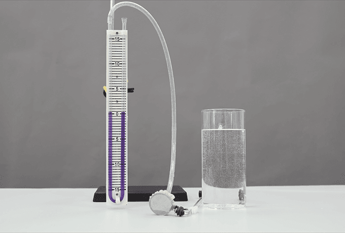 Демонстрация работы жидкостного манометра