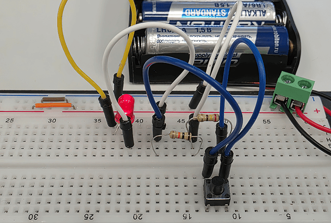 Использование тактовой кнопки для управления светодиодом
